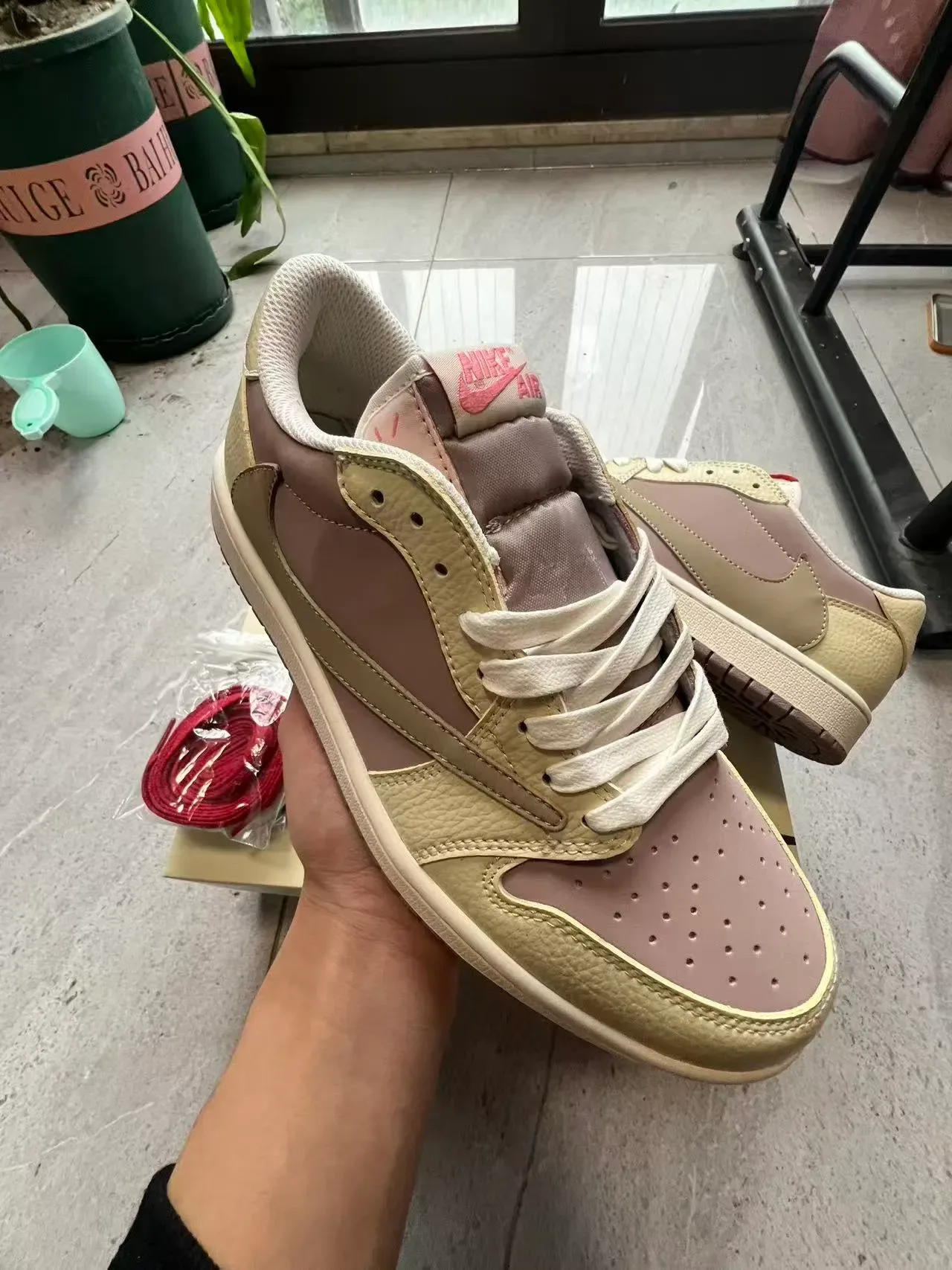 Nike Beige Brown Low-Top Layered Leather Lifestyle Sneakers 2