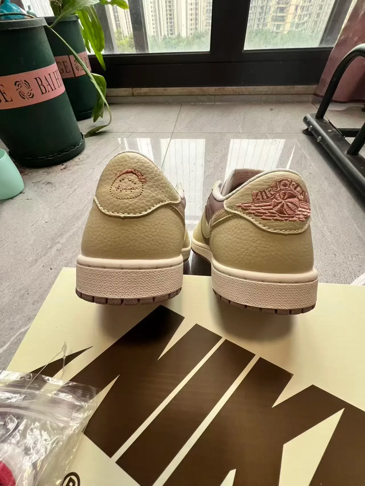Nike Beige Brown Low-Top Layered Leather Lifestyle Sneakers 9