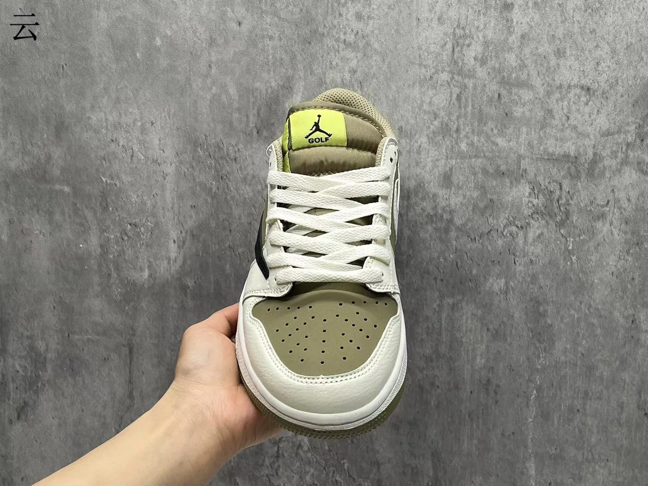Nike Beige Green Low-Top Layered Leather Upper Lifestyle Sneakers 3