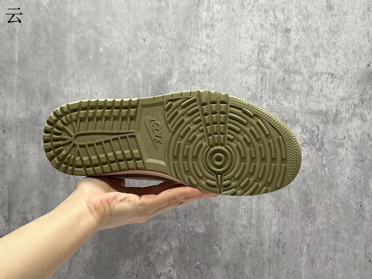 Nike Beige Green Low-Top Layered Leather Upper Lifestyle Sneakers 4