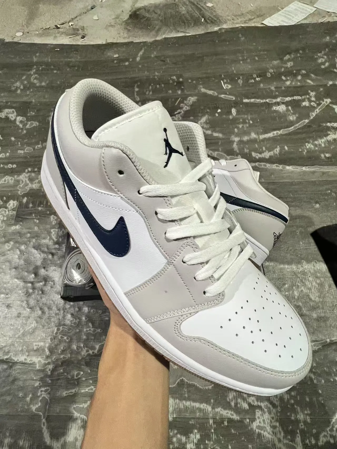 Nike Beige Navy Low-Top Silhouette Leather And Synthetic Paneling Lifestyle Sneakers 2
