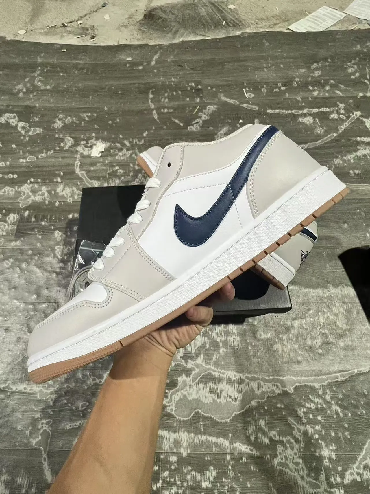Nike Beige Navy Low-Top Silhouette Leather And Synthetic Paneling Lifestyle Sneakers 4
