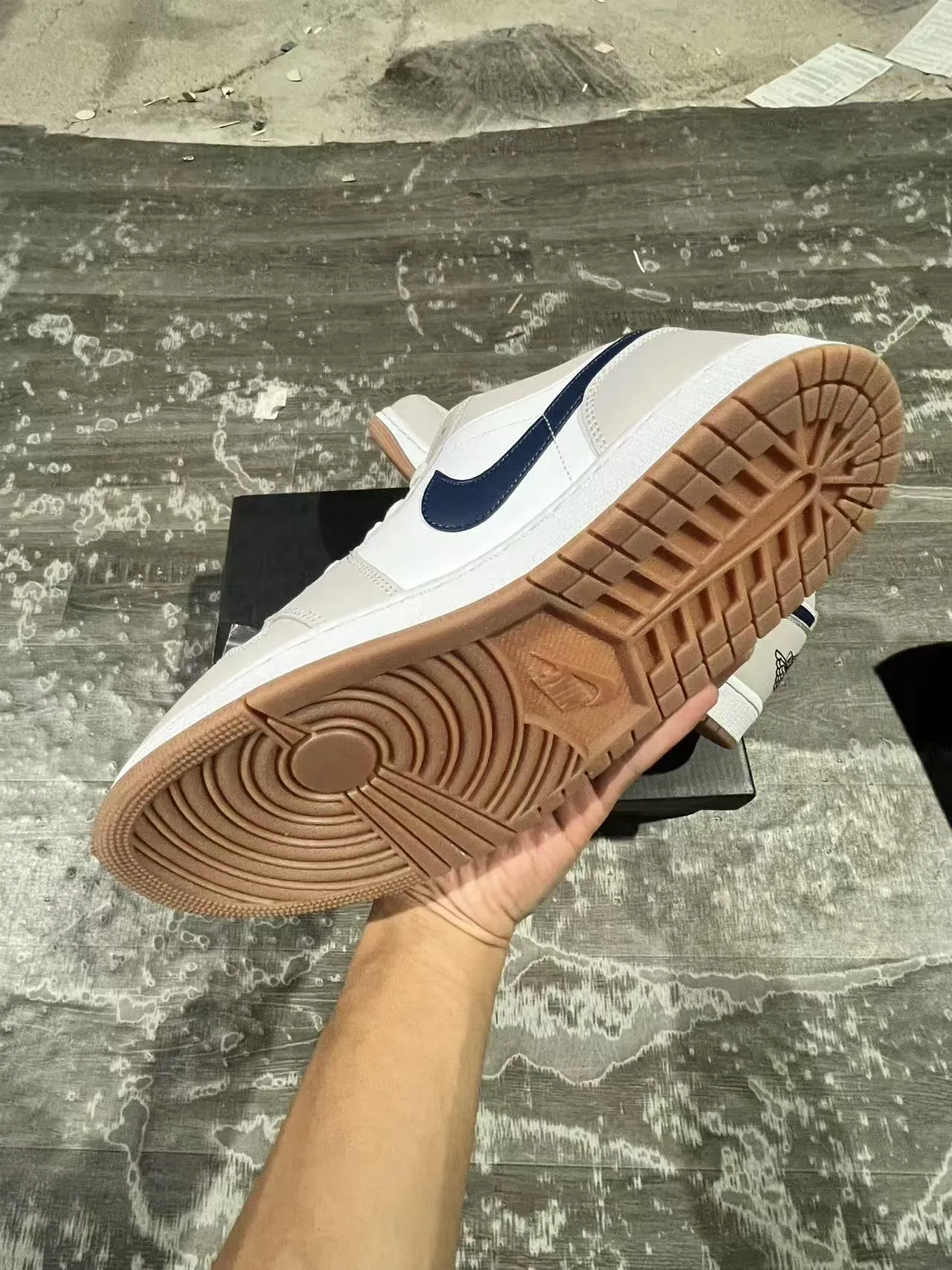 Nike Beige Navy Low-Top Silhouette Leather And Synthetic Paneling Lifestyle Sneakers 5