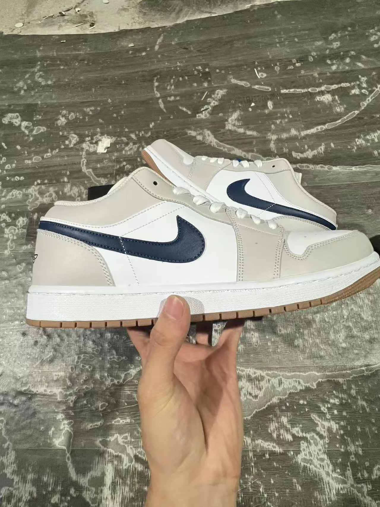Nike Beige Navy Low-Top Silhouette Leather And Synthetic Paneling Lifestyle Sneakers 6
