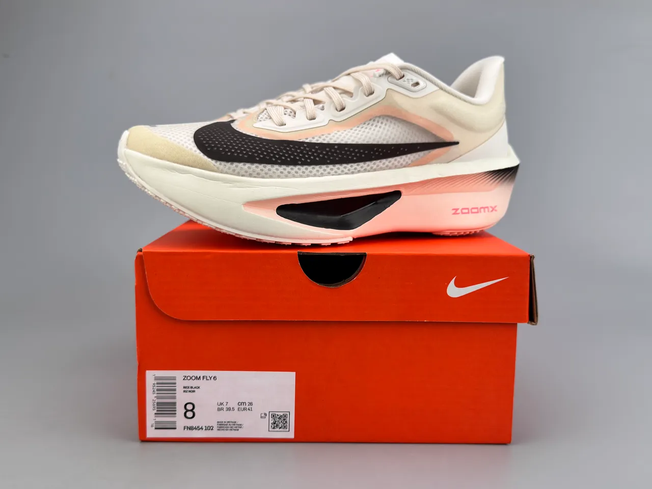 Nike Beige Pink Engineered Mesh Upper Sculpted ZoomX Midsole Running Shoes 2