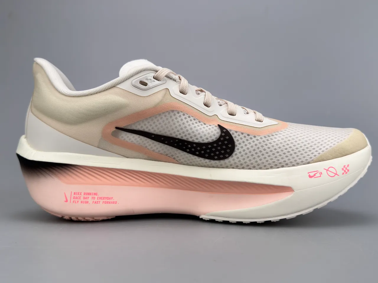 Nike Beige Pink Engineered Mesh Upper Sculpted ZoomX Midsole Running Shoes 10