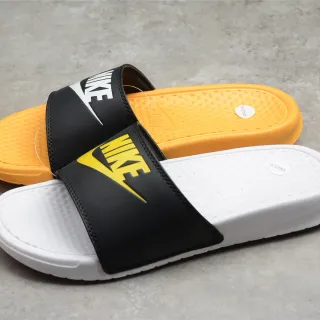 Nike Benassi काला सफेद सिंगल स्ट्रैप मोल्डेड ईवीए फुटबेड चप्पल