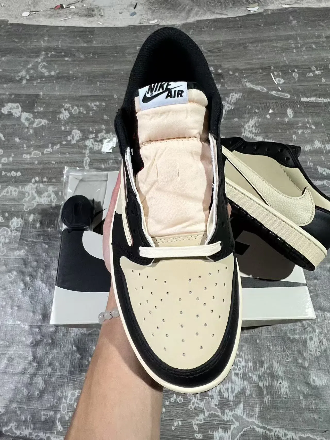 Nike Black Beige Cream Two-Tone Textured Leather Upper Lifestyle Sneakers 3