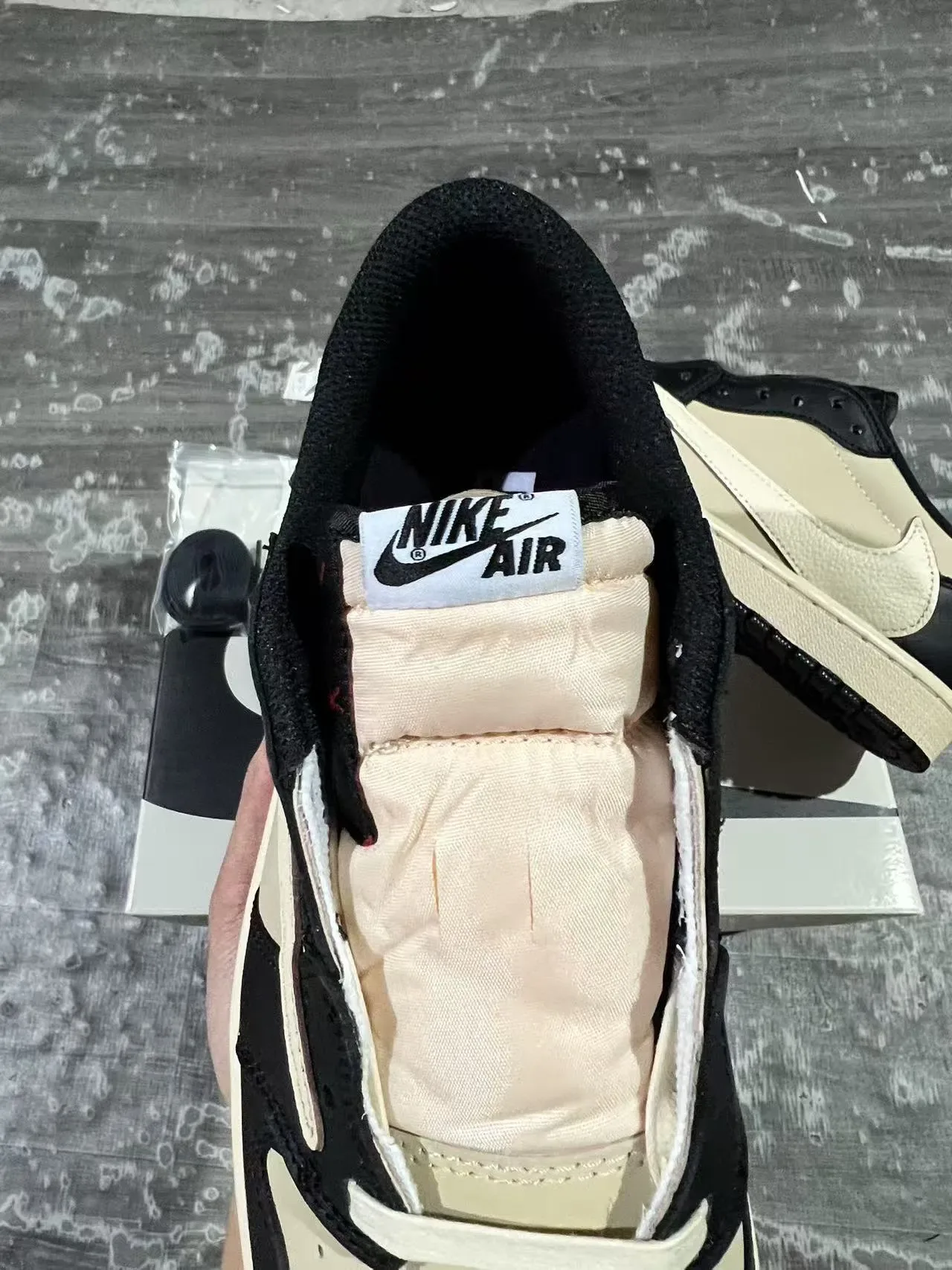 Nike Black Beige Cream Two-Tone Textured Leather Upper Lifestyle Sneakers 4