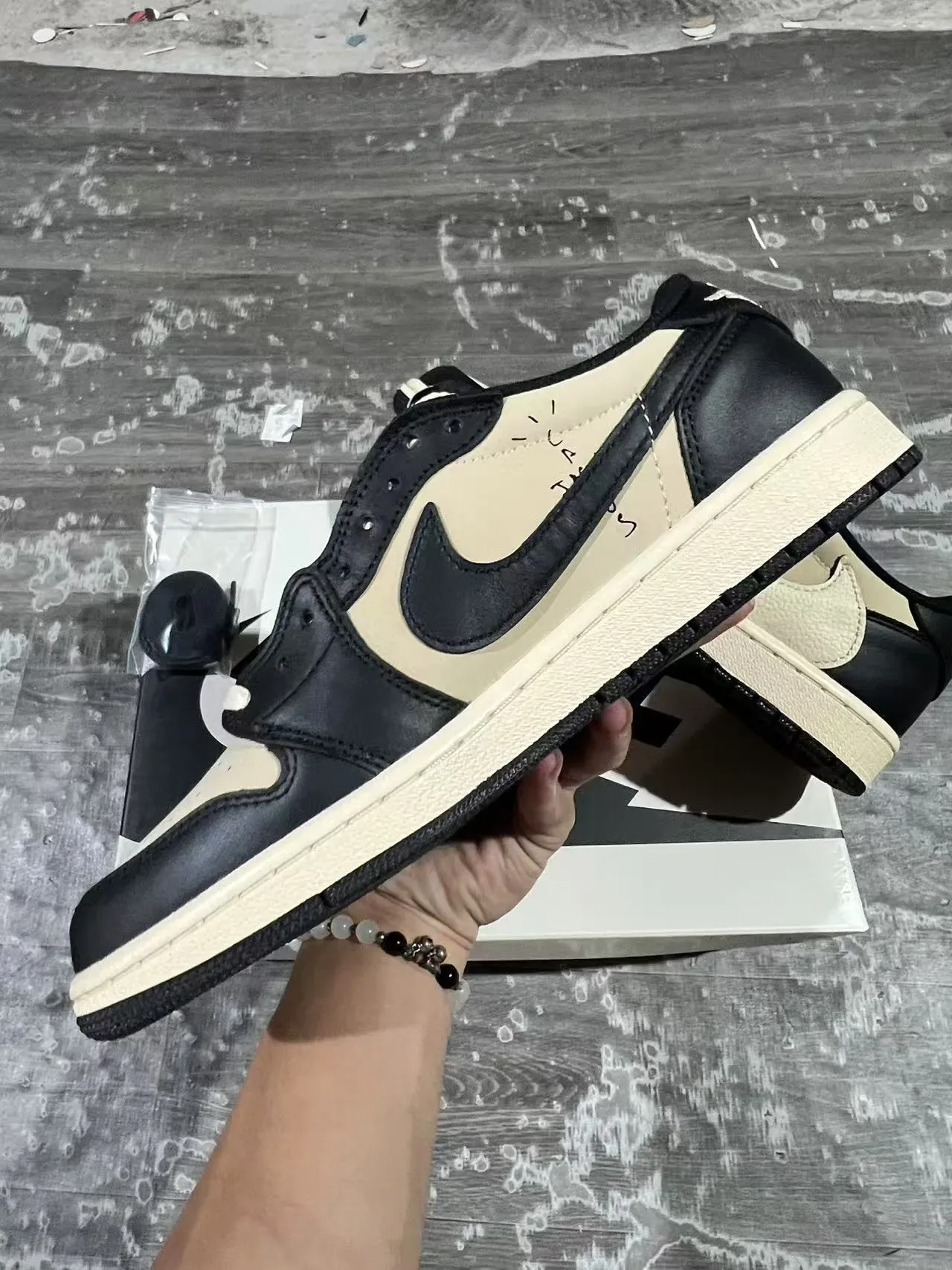 Nike Black Beige Cream Two-Tone Textured Leather Upper Lifestyle Sneakers 5