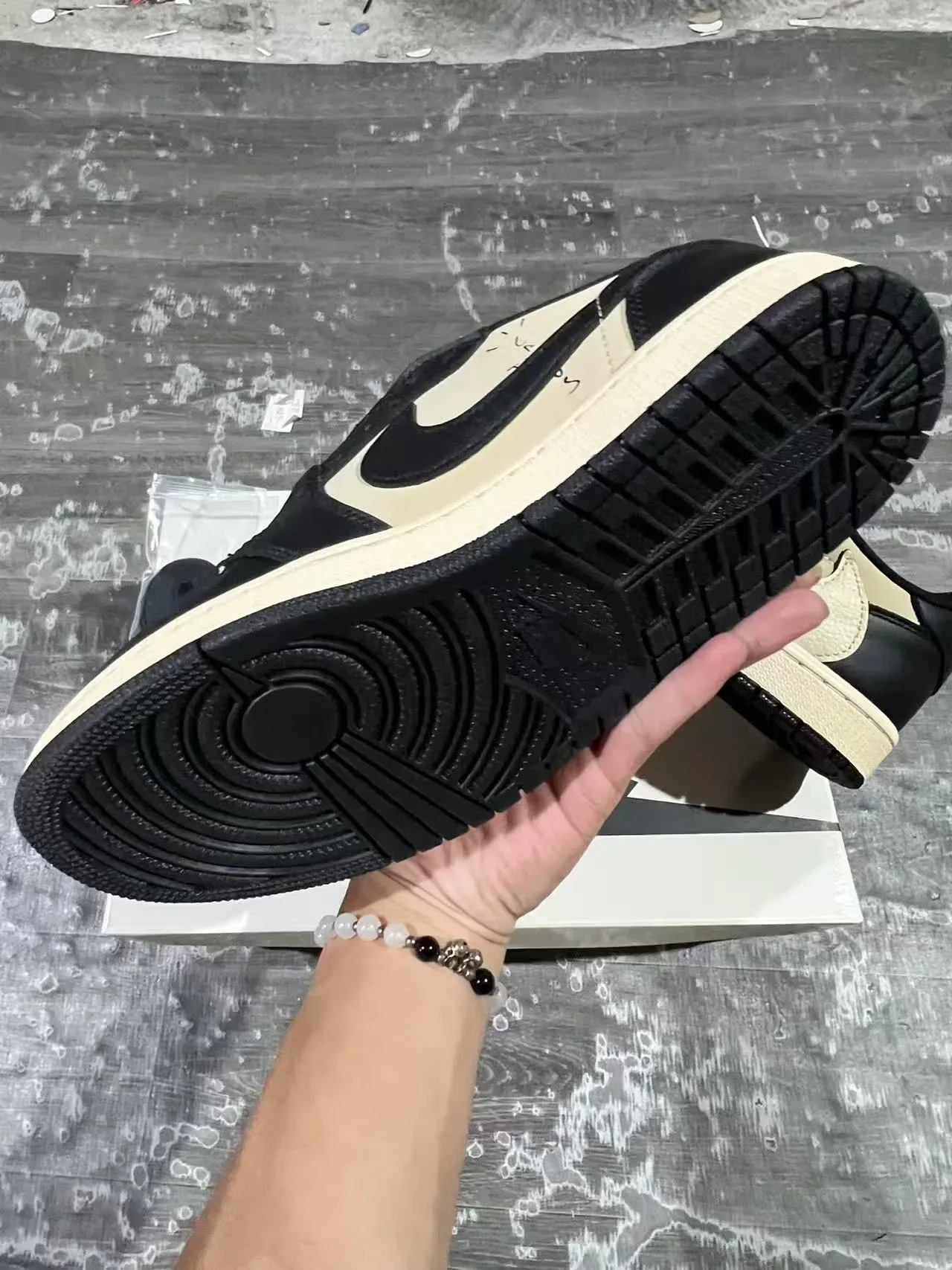 Nike Black Beige Cream Two-Tone Textured Leather Upper Lifestyle Sneakers 6