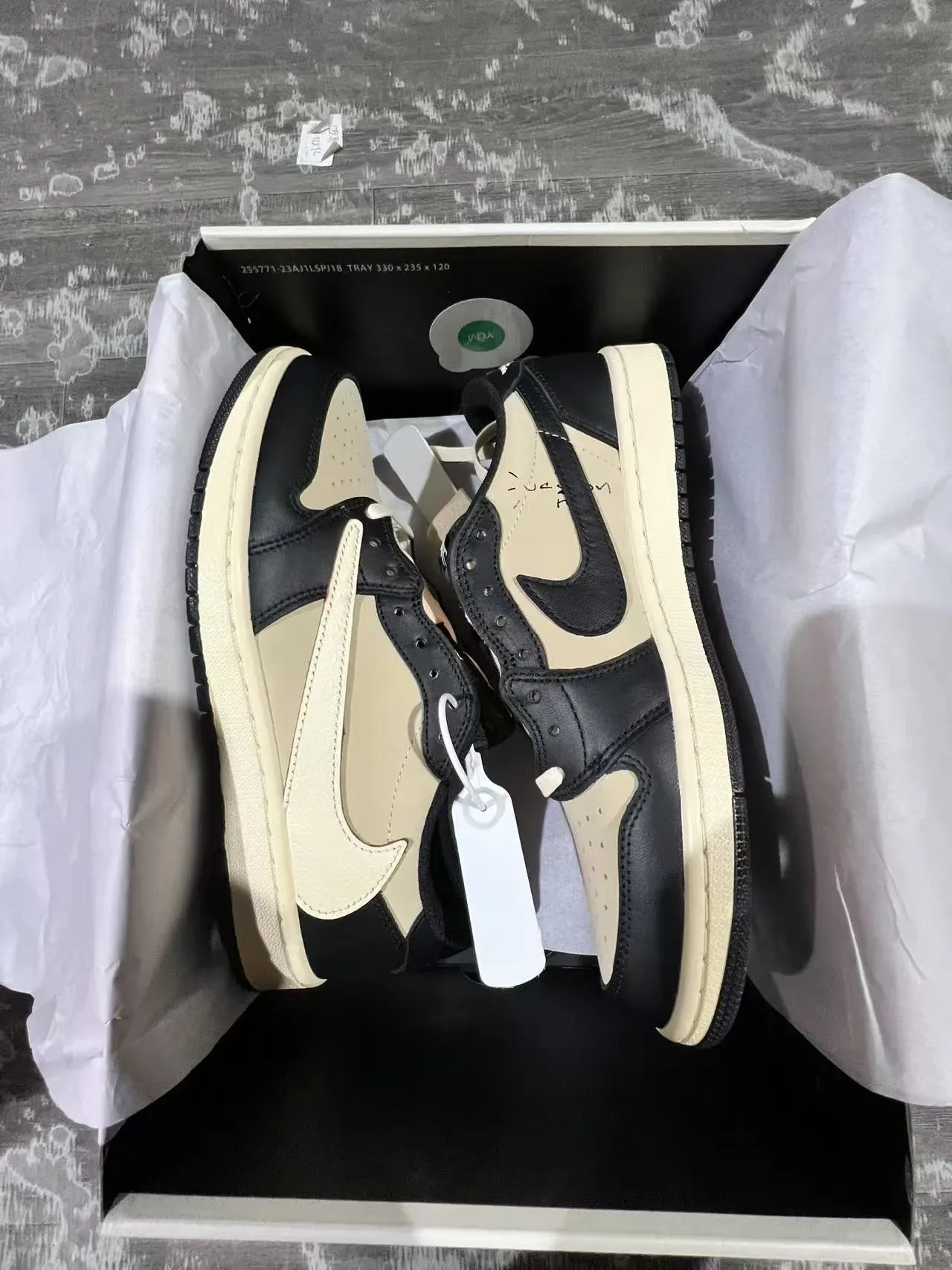 Nike Black Beige Cream Two-Tone Textured Leather Upper Lifestyle Sneakers 10