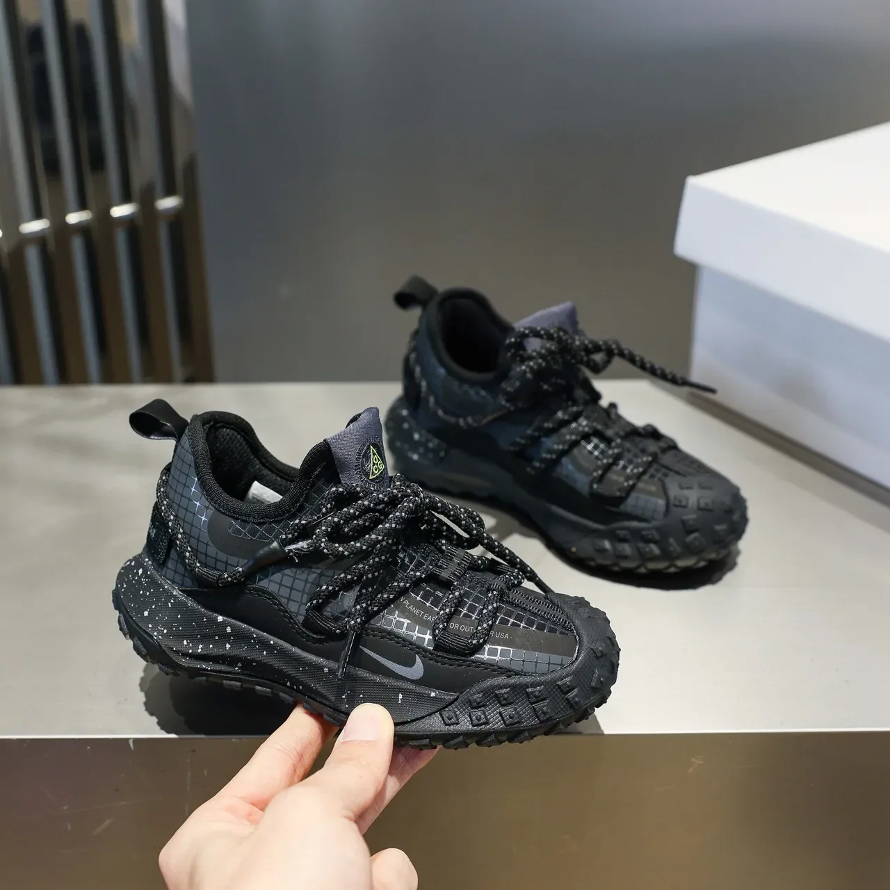 Nike Black Gray Rugged Outsole Grid-Mesh Upper Lifestyle Sneakers 23