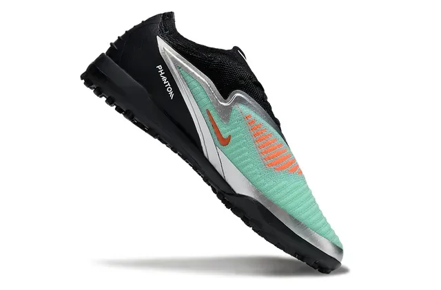 Nike Tênis de futebol turf preto e verde com upper de knit e cordões assimétricos 2