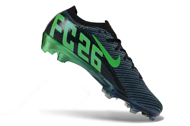 Nike Black Green Chaussures de football à coupe basse, ajustement chaussette, partie supérieure en knit texturé, construction sur terrain ferme 2