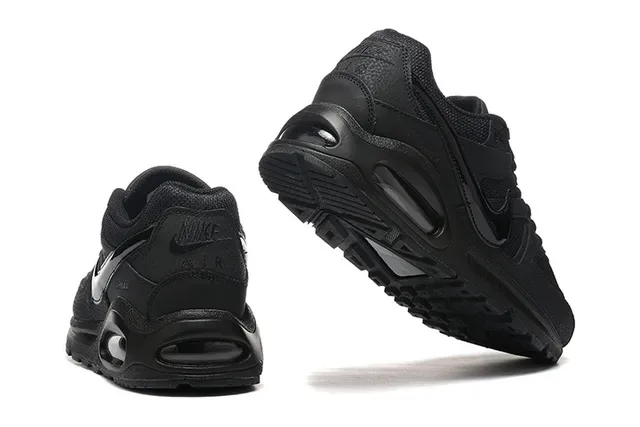 Nike Chaussures Lifestyle Noires avec Construction en Maille et Overlay Synthétique 3