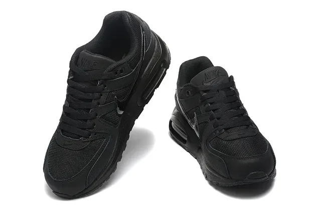 Nike Chaussures Lifestyle Noires avec Construction en Maille et Overlay Synthétique 4