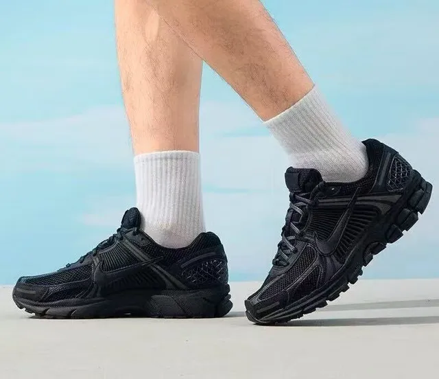 Nike Black Mesh and Synthetic Running Shoes 2
