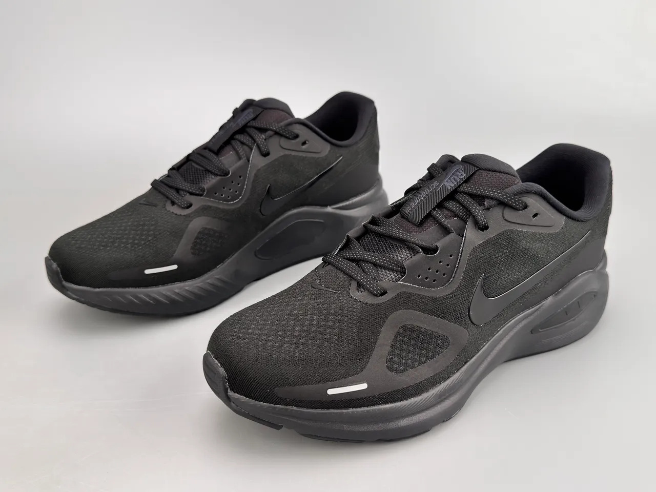 Nike Black Monochromatic Mesh Running Shoes 5