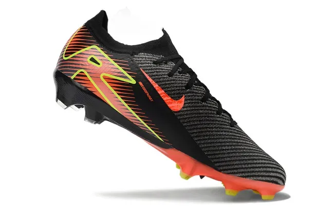 Nike Chuteiras de futebol preto e laranja upper knit dynamic cage overlay campo firme 2