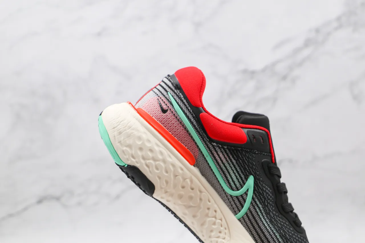 Nike Black Red Engineered Knit Upper Sculpted Foam Midsole Running Shoes 6
