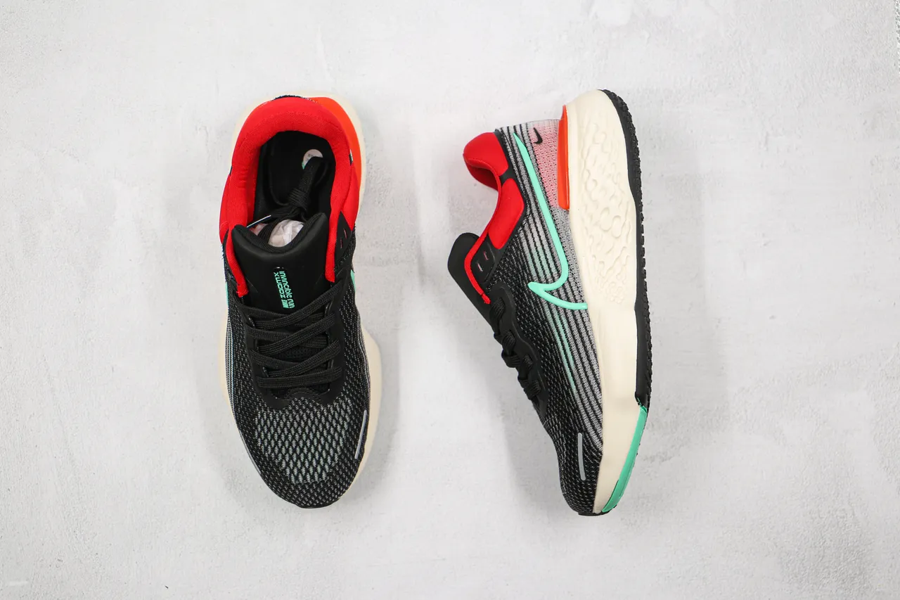 Nike Black Red Engineered Knit Upper Sculpted Foam Midsole Running Shoes 8