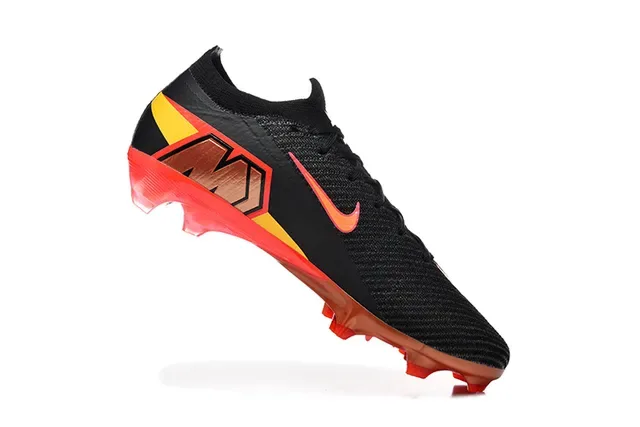 Nike Sapatos de futebol preto e vermelho com upper Flyknit, low-cut, para terreno firme 3