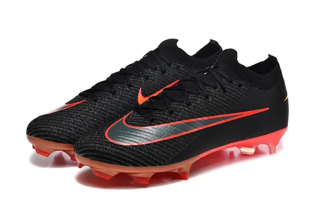 Nike Sapatos de futebol preto e vermelho com upper Flyknit, low-cut, para terreno firme 8