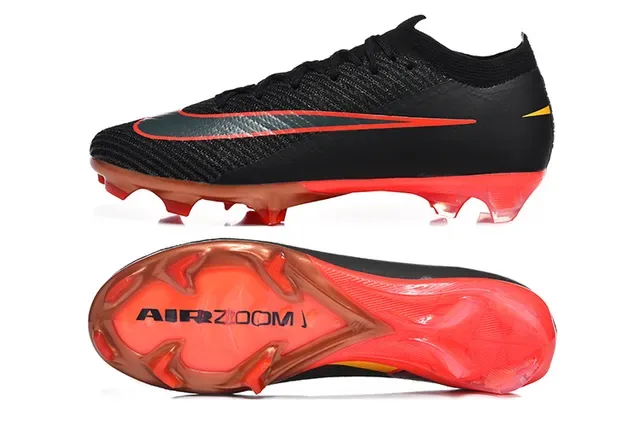 Nike Sapatos de futebol preto e vermelho com upper Flyknit, low-cut, para terreno firme 9