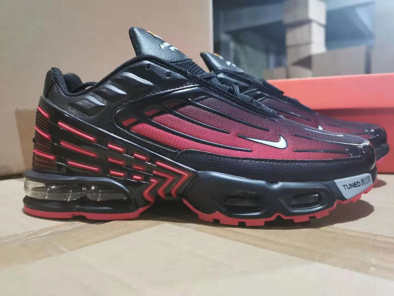Nike Black Red Layered TPU Cage Gradient Mesh Upper Lifestyle Sneakers 6