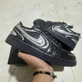 Nike Black Silver Textured Upper Reflective Swoosh Lifestyle Sneakers