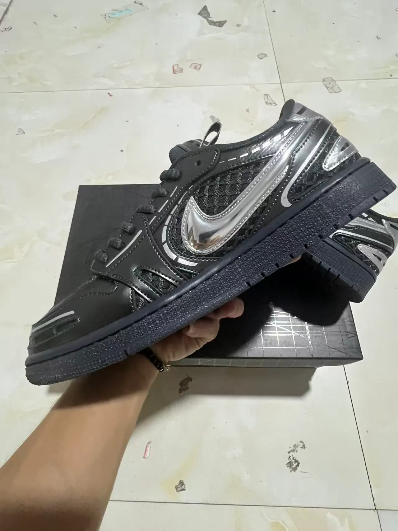 Nike Black Silver Textured Upper Reflective Swoosh Lifestyle Sneakers 5