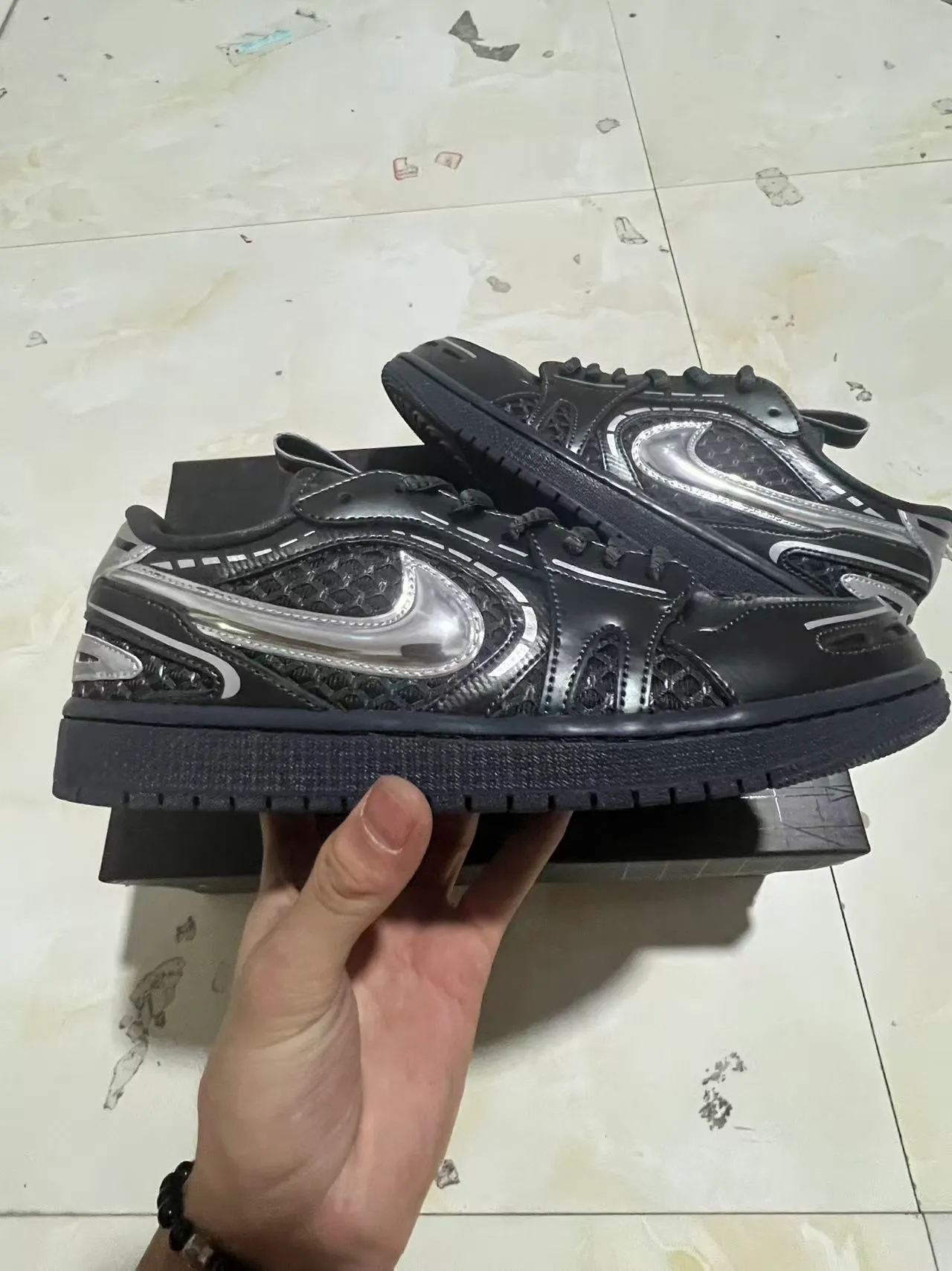 Nike Black Silver Textured Upper Reflective Swoosh Lifestyle Sneakers 7