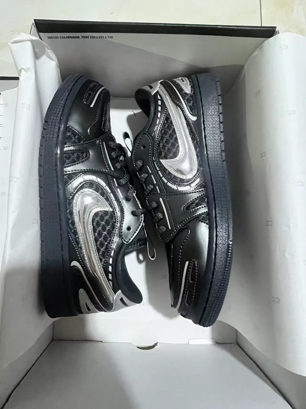 Nike Black Silver Textured Upper Reflective Swoosh Lifestyle Sneakers 9