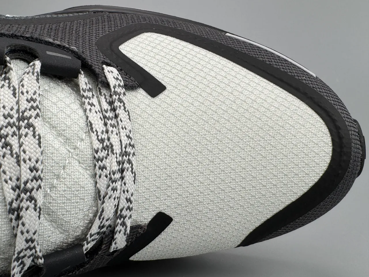 Nike Black White Engineered Mesh Upper GORE-TEX Waterproof Lining Running Shoes 2