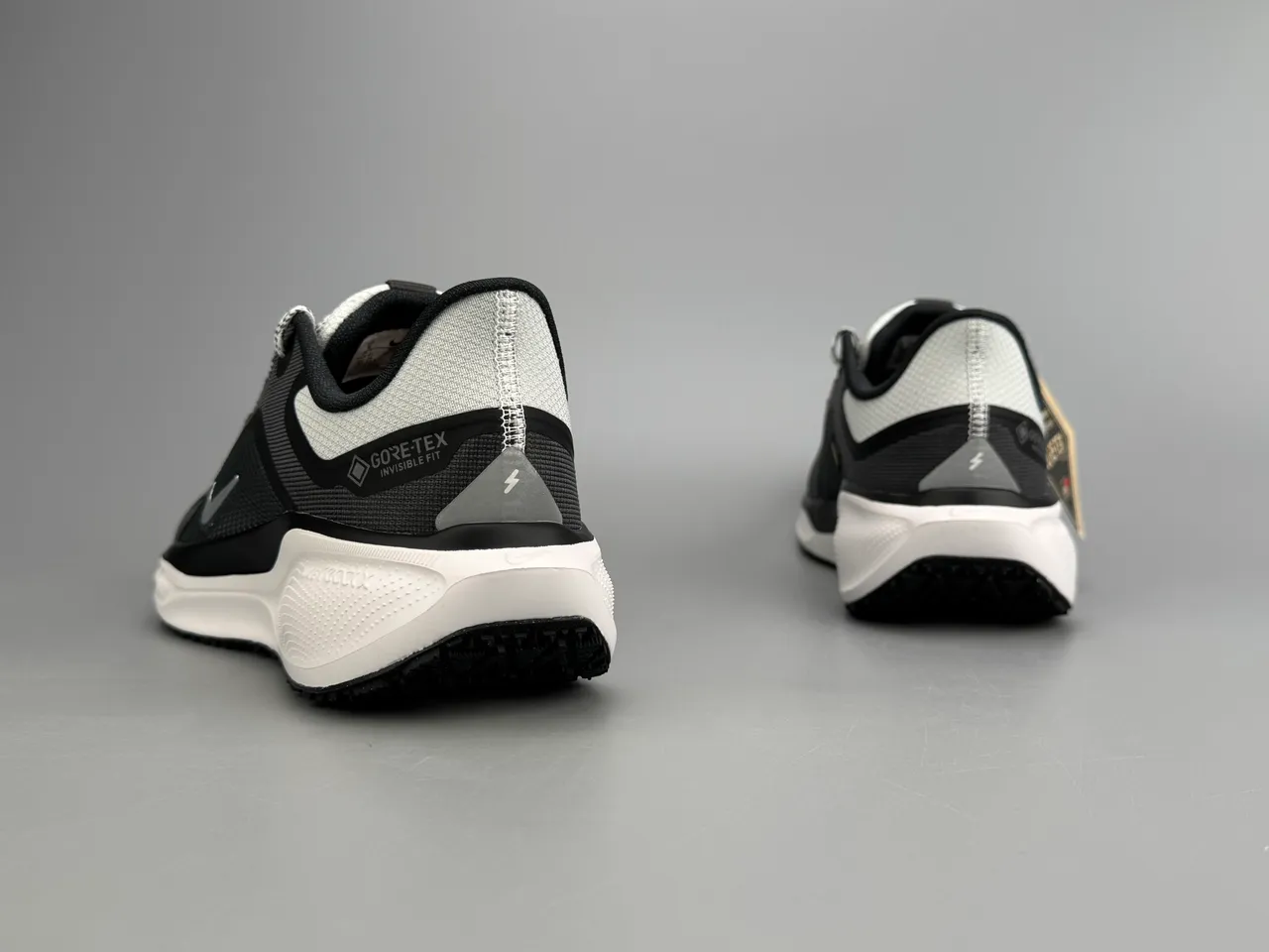 Nike Black White Engineered Mesh Upper GORE-TEX Waterproof Lining Running Shoes 6