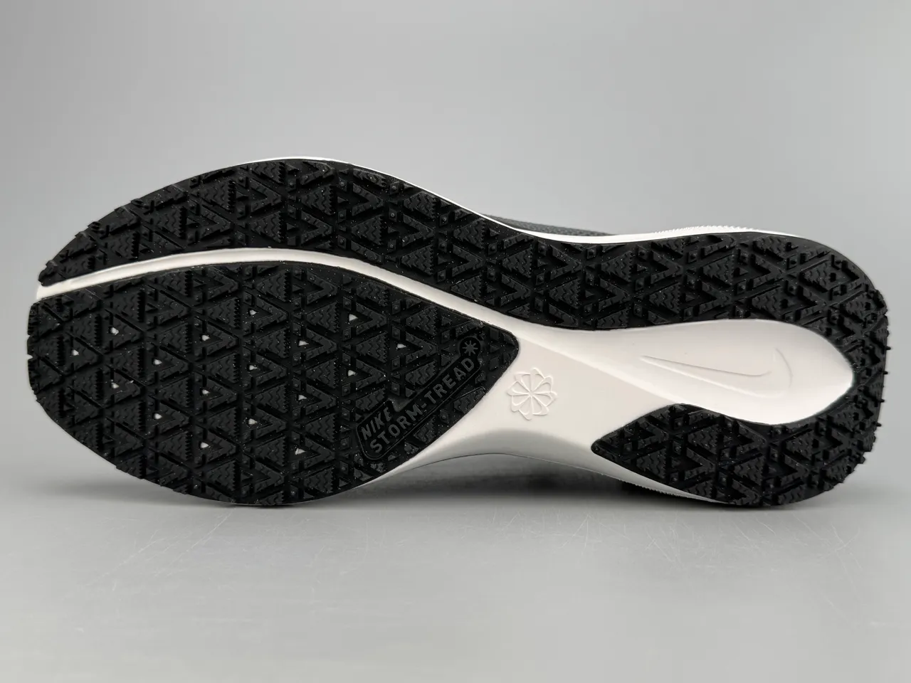 Nike Black White Engineered Mesh Upper GORE-TEX Waterproof Lining Running Shoes 8