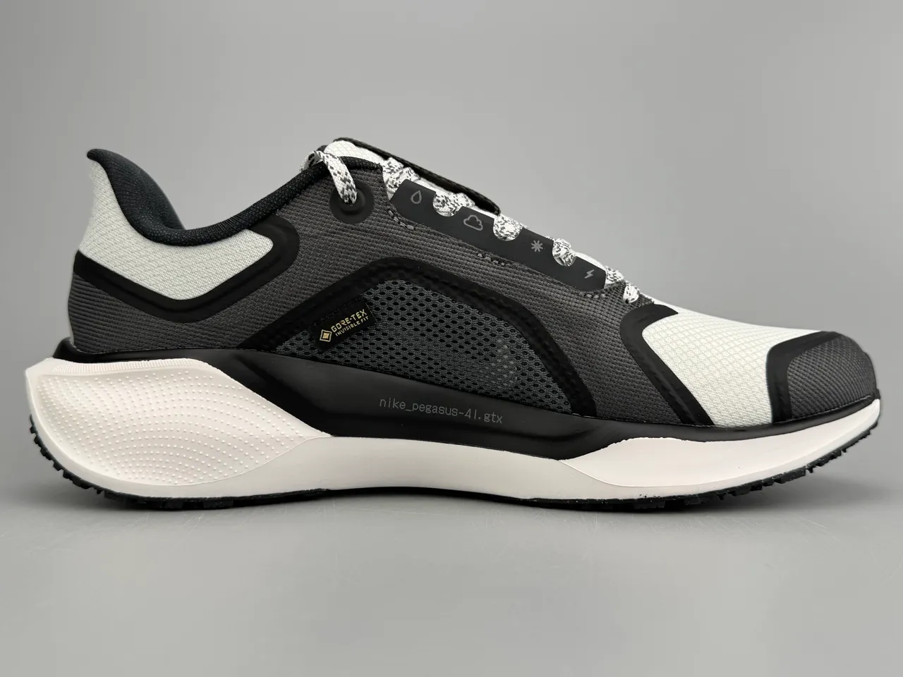 Nike Black White Engineered Mesh Upper GORE-TEX Waterproof Lining Running Shoes 10