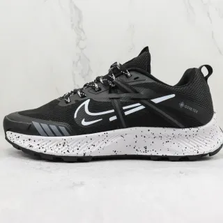 Nike chaussures de course noires et blanches avec tige en maille imperméables Gore-Tex