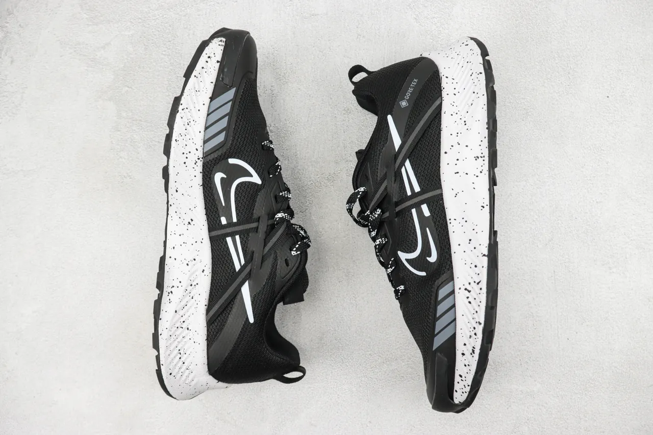 Nike Black White Mesh Upper GORE-TEX Waterproofing Running Shoes 2