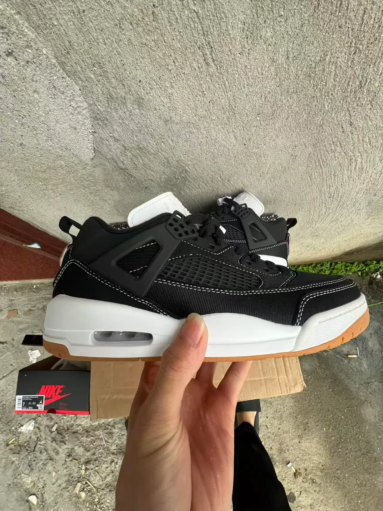 Nike Black White Mesh Upper Gum Rubber Outsole Sneakers 7