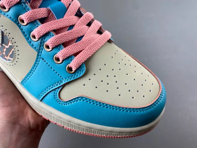 Nike Blue Beige Low-Top Leather-and-Synthetic Upper Lifestyle Sneakers 2