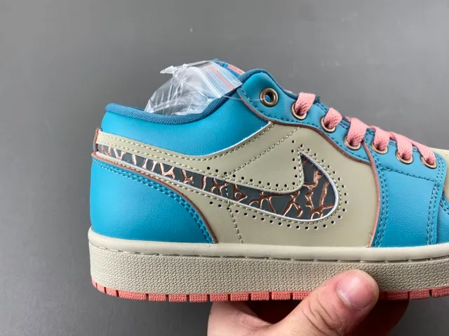 Nike Blue Beige Low-Top Leather-and-Synthetic Upper Lifestyle Sneakers 3