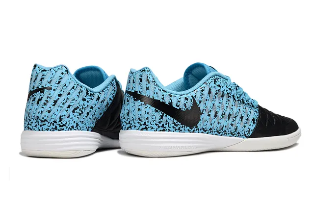 نایک أحذية كرة القدم الداخلية أزرق أسود منقطة Flyknit علوية جلد مبطن غطاء أصابع القدم 5