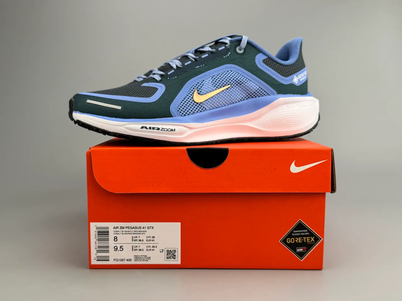 Nike Chaussures de running avec tige en mesh bleu et or et superposition synthétique, doublure imperméable GORE-TEX 4