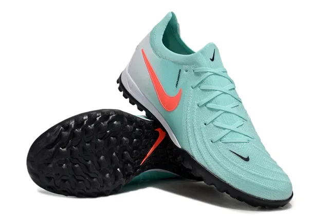 Chaussures de football Nike bleu et orange avec upper en knit et semelle turf 3