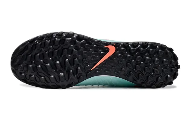 Chaussures de football Nike bleu et orange avec upper en knit et semelle turf 6