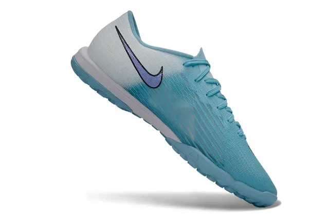 Nike Chaussures de football turf upper Flyknit dégradé bleu violet Swoosh iridescent 2