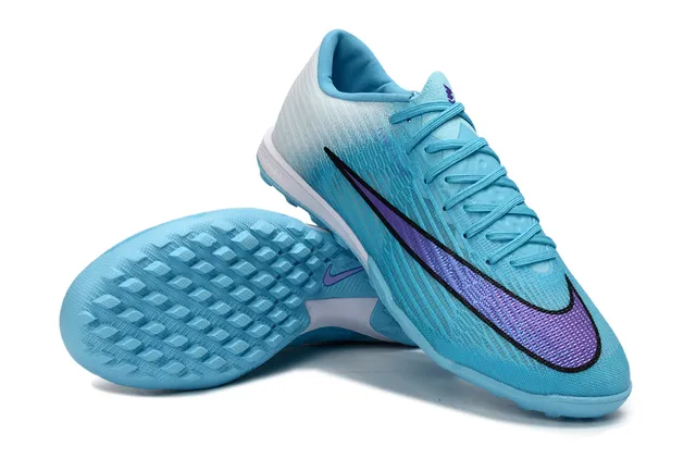 Nike Chaussures de football turf upper Flyknit dégradé bleu violet Swoosh iridescent 4