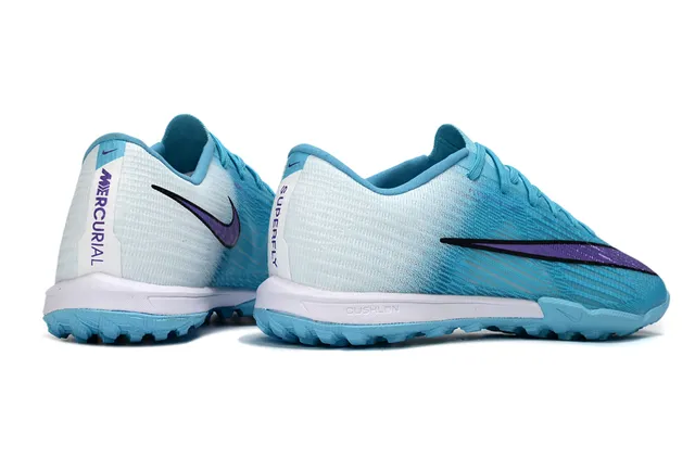 Nike Chaussures de football turf upper Flyknit dégradé bleu violet Swoosh iridescent 5